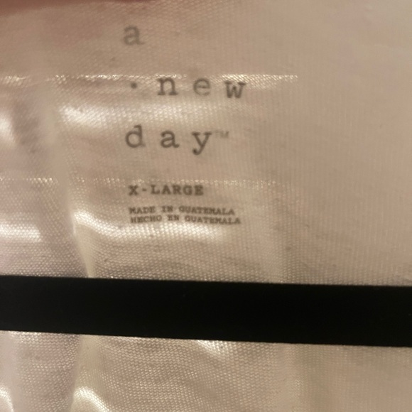 New with tags twist front T shirt size XL - Picture 2 of 2